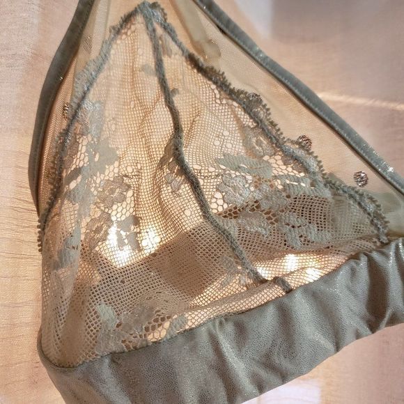 Ellipse Lace Bra Women's SIZE M-L - Picture 2 of 5